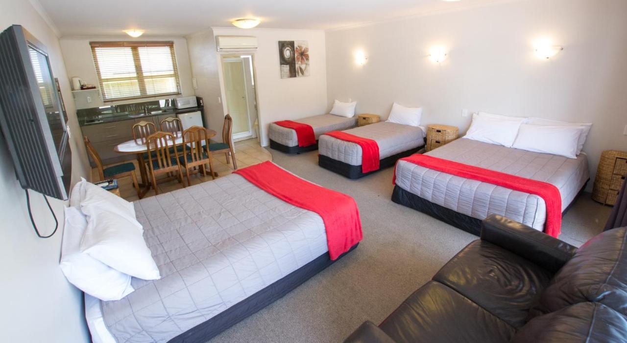 Absolute Lake View Motel Таупо Экстерьер фото