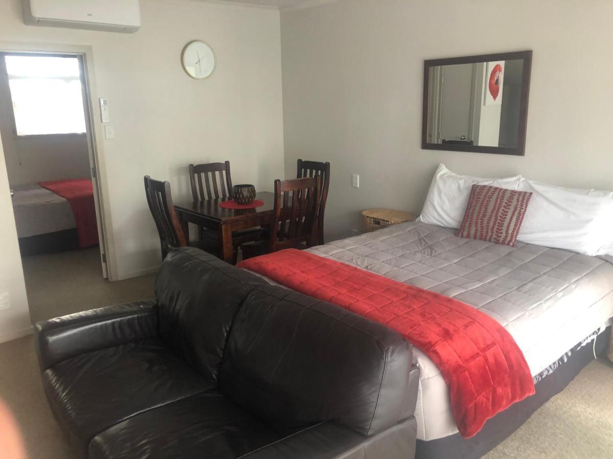 Absolute Lake View Motel Таупо Экстерьер фото