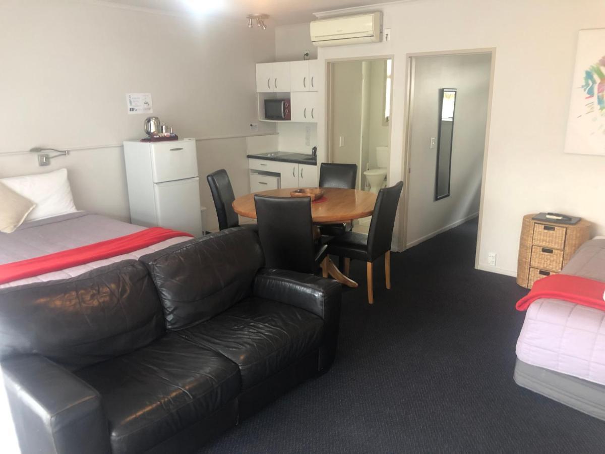 Absolute Lake View Motel Таупо Экстерьер фото