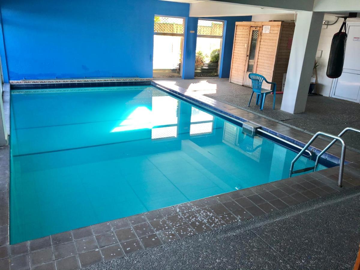 Absolute Lake View Motel Таупо Экстерьер фото
