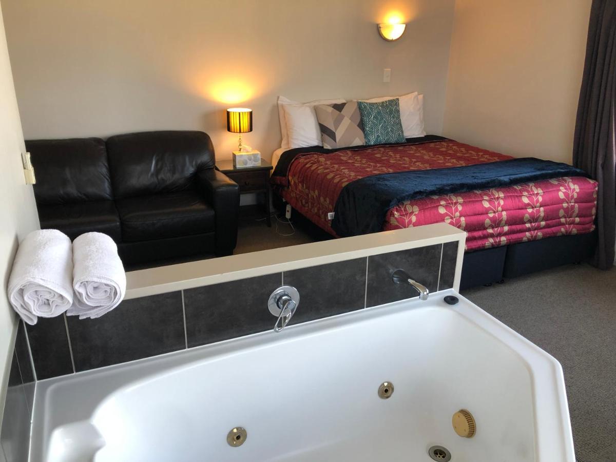 Absolute Lake View Motel Таупо Экстерьер фото