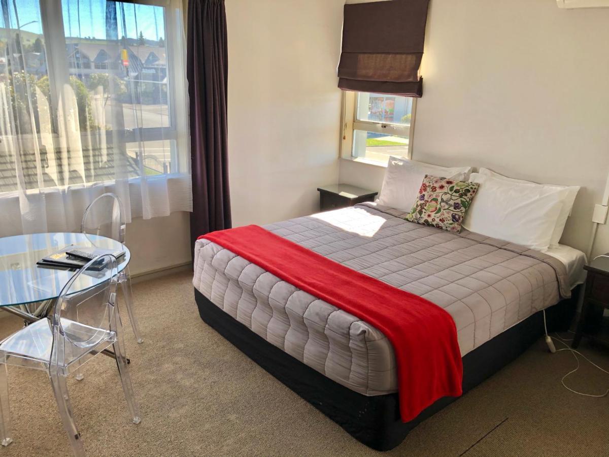 Absolute Lake View Motel Таупо Экстерьер фото