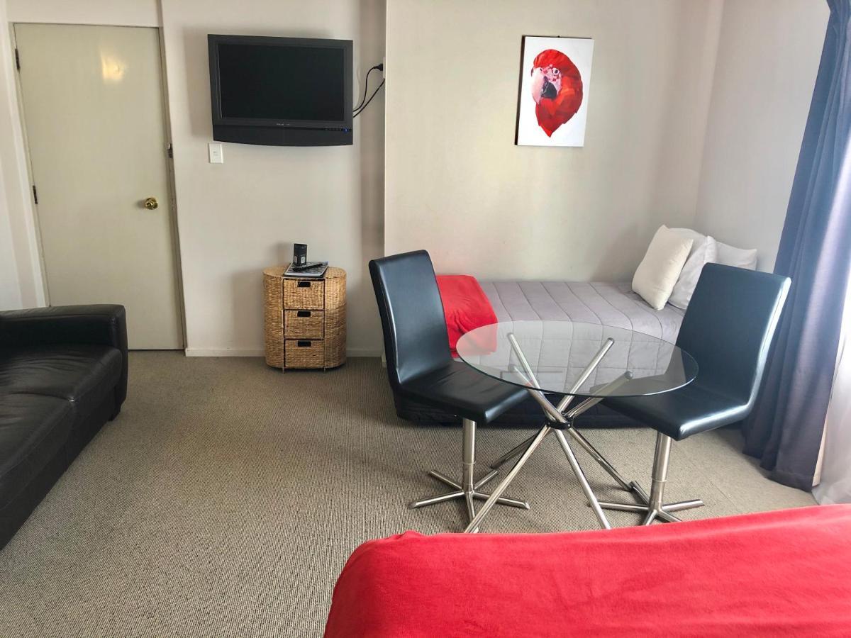 Absolute Lake View Motel Таупо Экстерьер фото