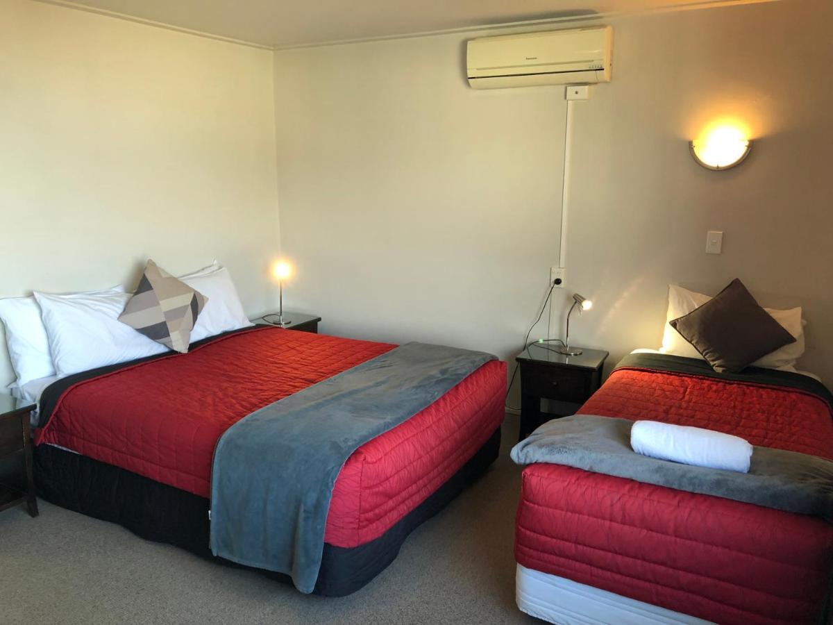 Absolute Lake View Motel Таупо Экстерьер фото