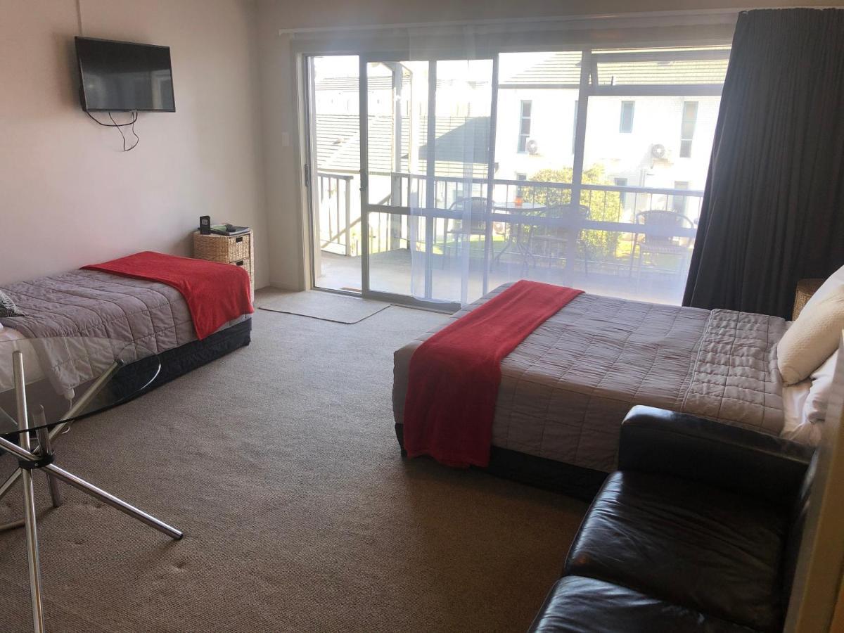 Absolute Lake View Motel Таупо Экстерьер фото