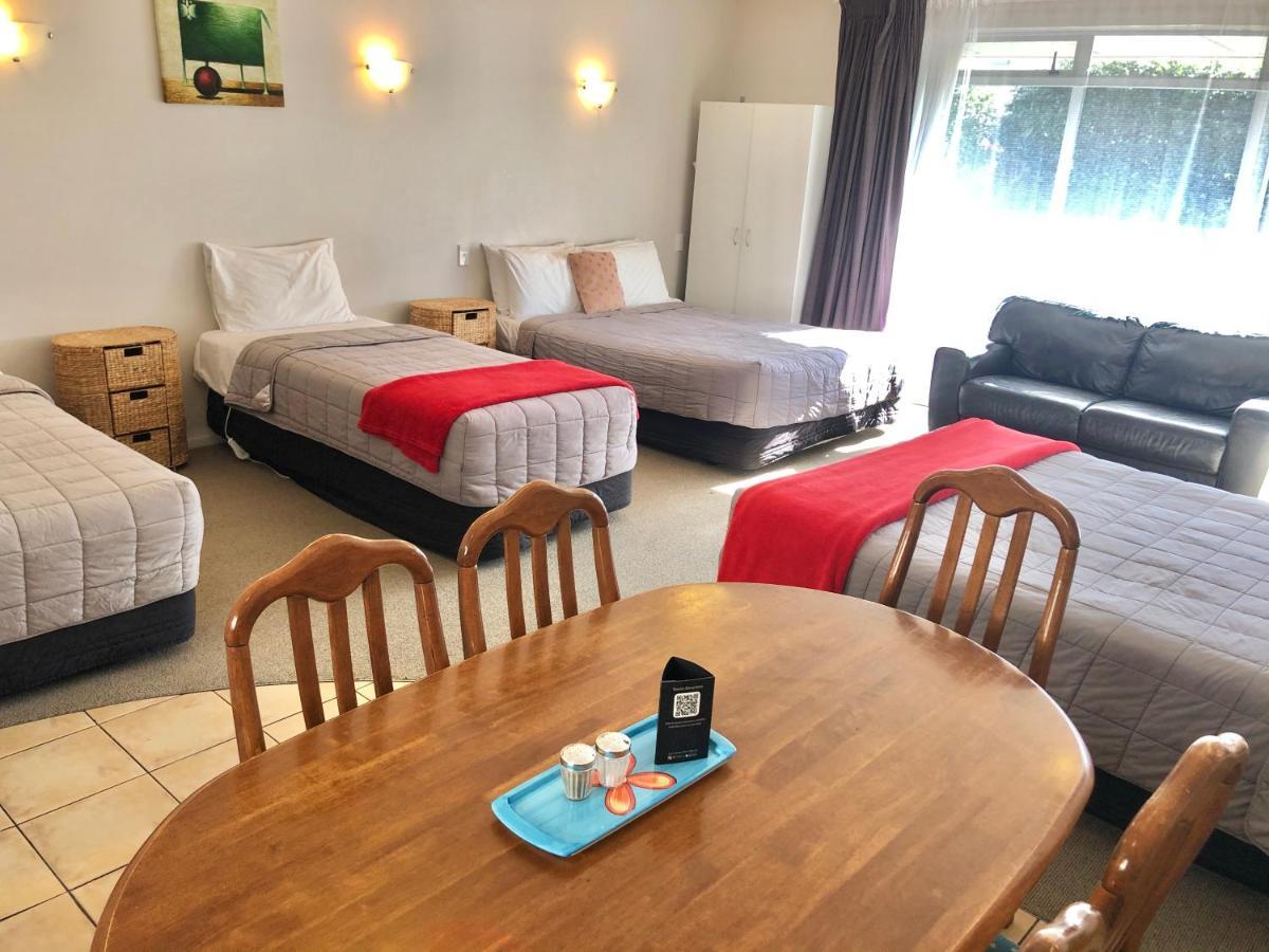 Absolute Lake View Motel Таупо Экстерьер фото