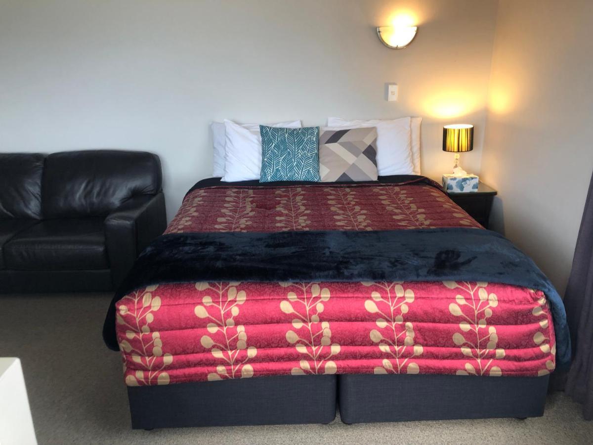 Absolute Lake View Motel Таупо Экстерьер фото