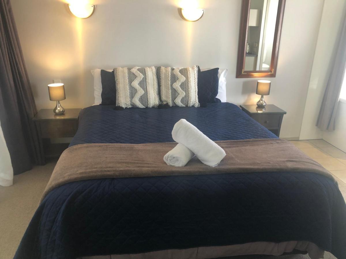 Absolute Lake View Motel Таупо Экстерьер фото