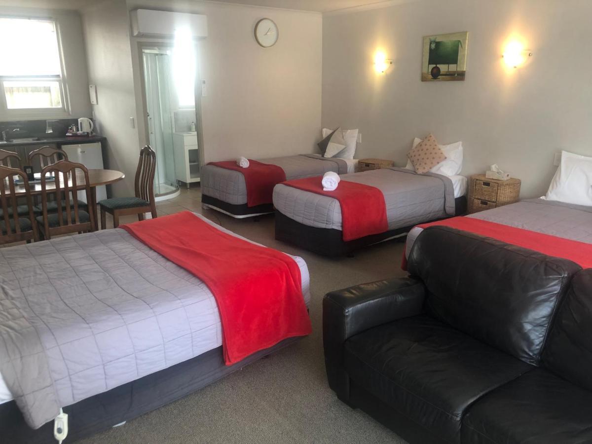 Absolute Lake View Motel Таупо Экстерьер фото
