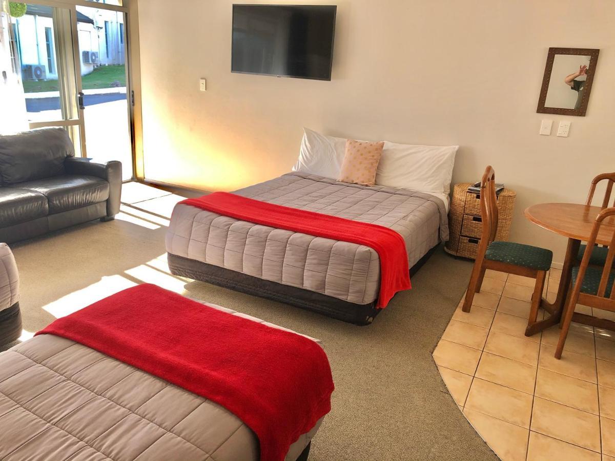 Absolute Lake View Motel Таупо Экстерьер фото