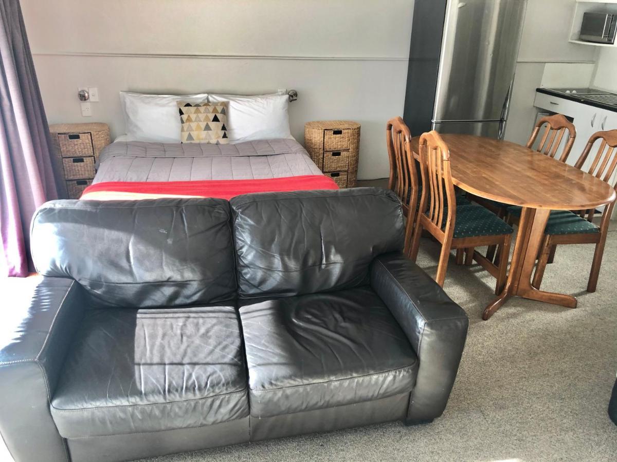 Absolute Lake View Motel Таупо Экстерьер фото