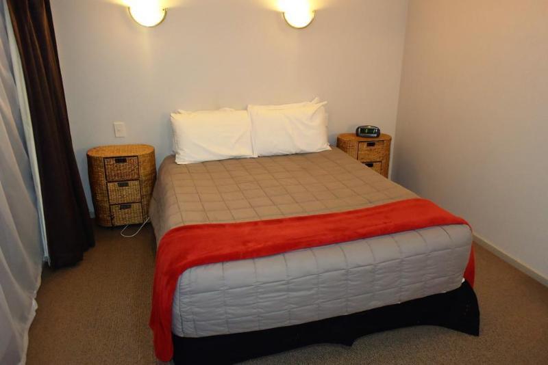 Absolute Lake View Motel Таупо Экстерьер фото