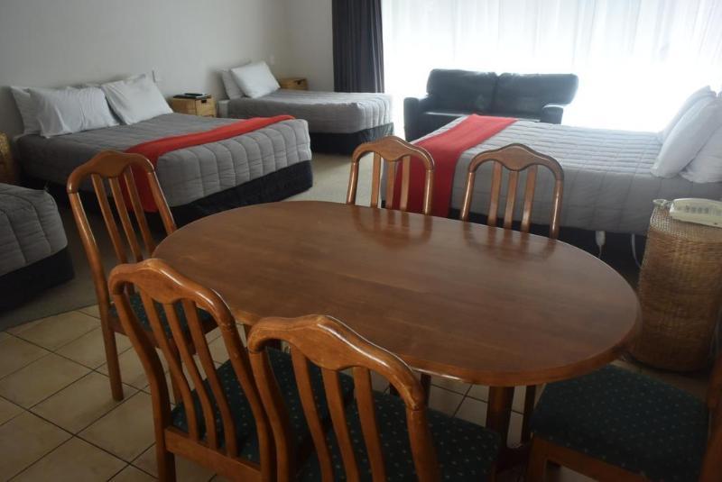 Absolute Lake View Motel Таупо Экстерьер фото
