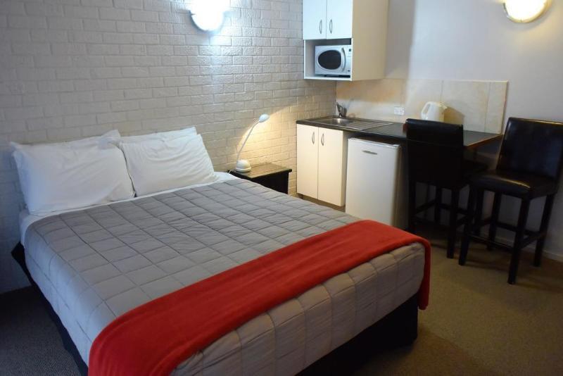Absolute Lake View Motel Таупо Экстерьер фото