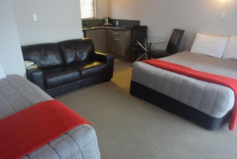 Absolute Lake View Motel Таупо Экстерьер фото