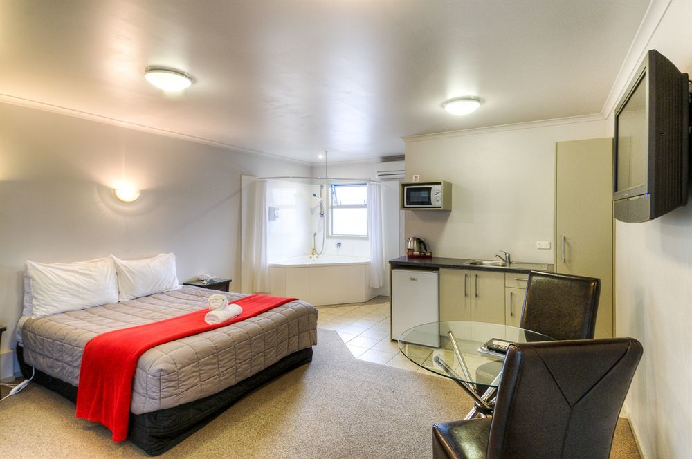 Absolute Lake View Motel Таупо Экстерьер фото