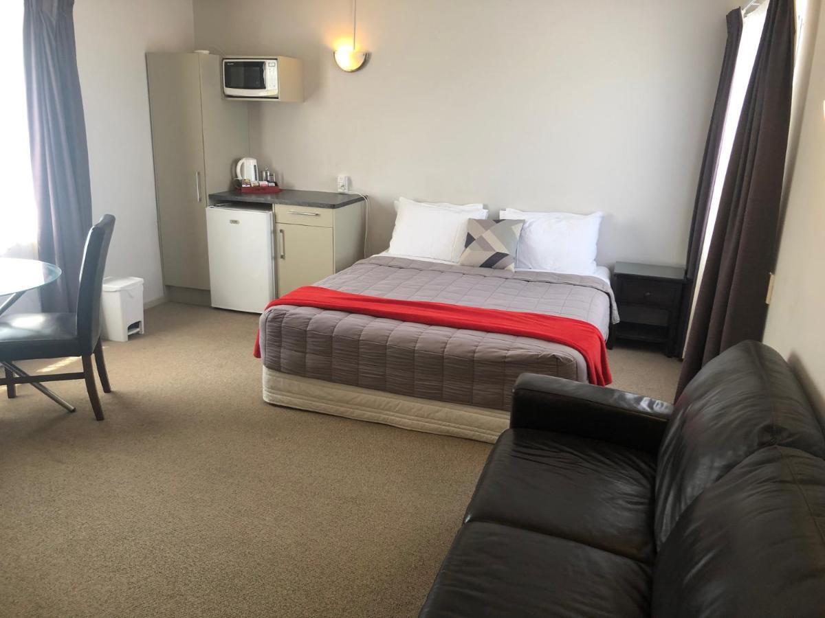 Absolute Lake View Motel Таупо Экстерьер фото