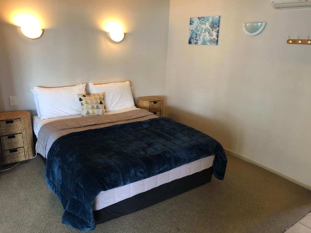Absolute Lake View Motel Таупо Экстерьер фото