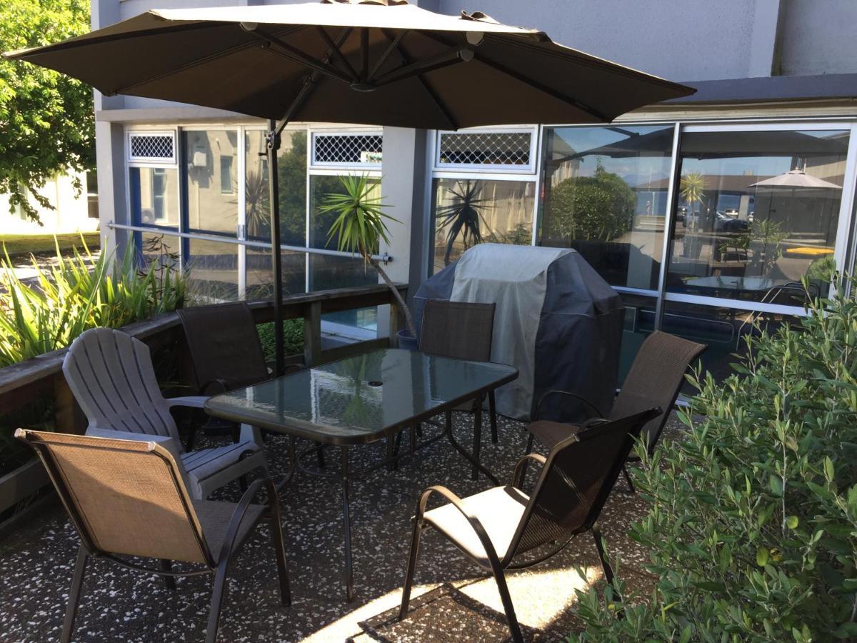 Absolute Lake View Motel Таупо Экстерьер фото