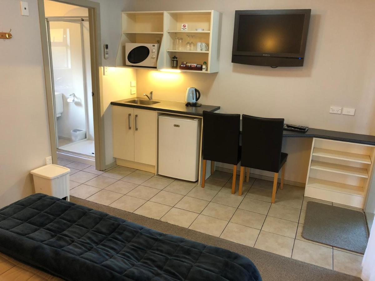Absolute Lake View Motel Таупо Экстерьер фото