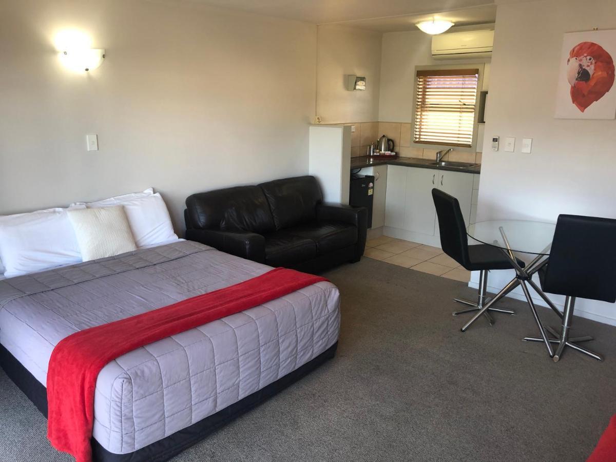 Absolute Lake View Motel Таупо Экстерьер фото