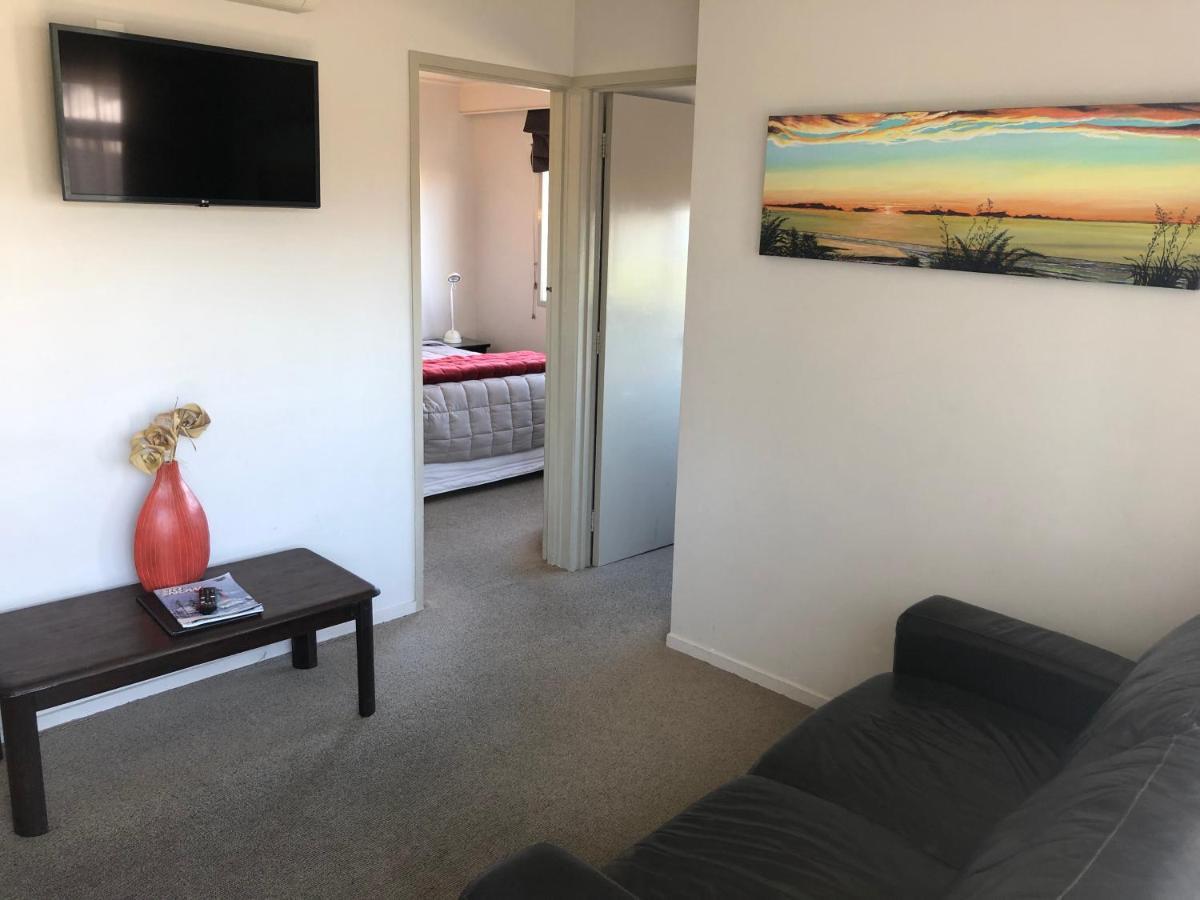 Absolute Lake View Motel Таупо Экстерьер фото
